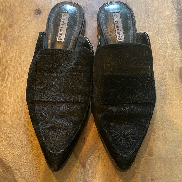 Charles David black textured slides - Picture 1 of 3
